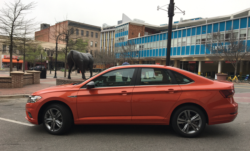 Illustration for article titled The 2019 VW Jetta Seems Pretty Good And Still Comes With A Stick